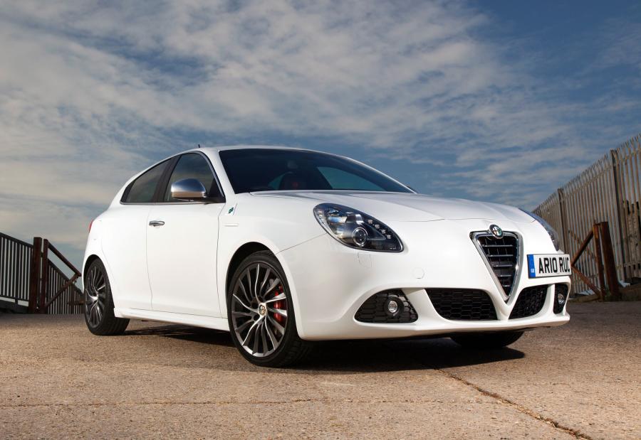  Alfa Romeo Giulietta Cloverleaf (940) 2010 года  (UK) (фото 3 из 40)